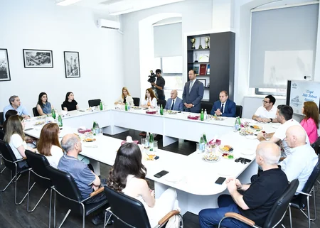Vazeh Əskərov bir qrup jurnalistlə görüşüb