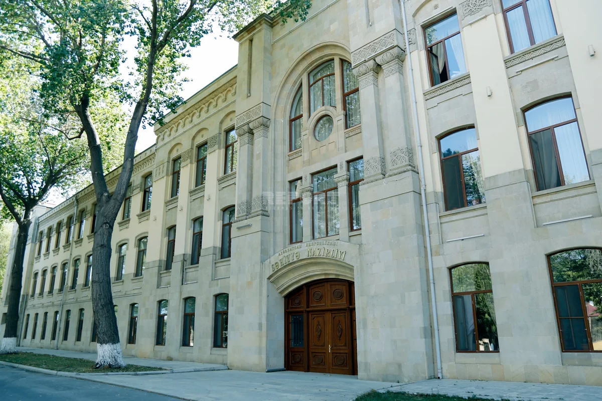 На спасенном азербайджанскими пограничниками судне трое из отравившихся граждан Ирана скончались