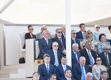 Azadlıq meydanında hərbi parad keçirilib - YENİLƏNİB-2