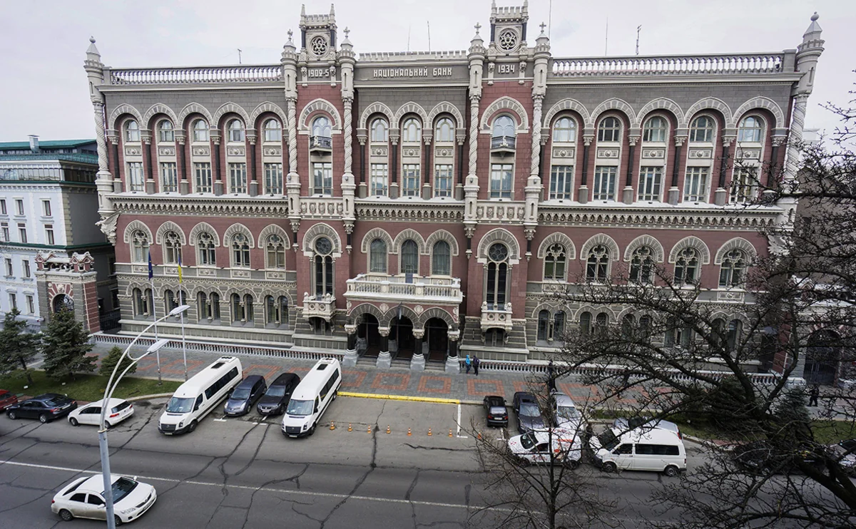 НБУ разрешил снятие наличной валюты в эквиваленте до 30 тыс. гривень в сутки