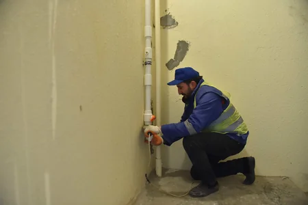 Azərsu Yasamalda yaşayış binalarının su təchizatı sistemlərini yeniləyir