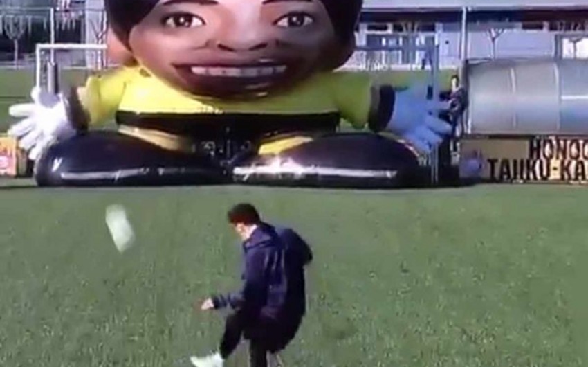 Messi nəhəng robot-qapıçını məğlub edib - VİDEO