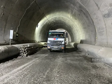 AAYDA rəsmisi: Ağsuçay vadisində 1186 metrlik unikal avtomobil körpüsünün tikintisi davam etdirilir  - VİDEO
