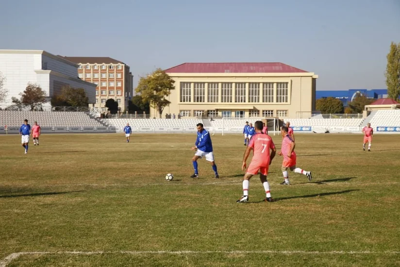 Araz-Naxçıvan və Azərbaycanın veteran futbolçuları yoldaşlıq görüşü keçirib - FOTO