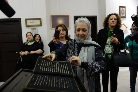 Dünyada ilk ipək kitab Qurani-Kərimin təqdimatı olub - FOTO