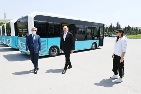 Prezident Şamaxıya ayrılan nəqliyyat vasitələri və xüsusi texnikalar ilə tanış olub - YENİLƏNİB