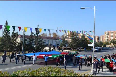 Mingəçevirdə Dövlət Bayrağı günü münasibətilə yürüş keçirilib - FOTO