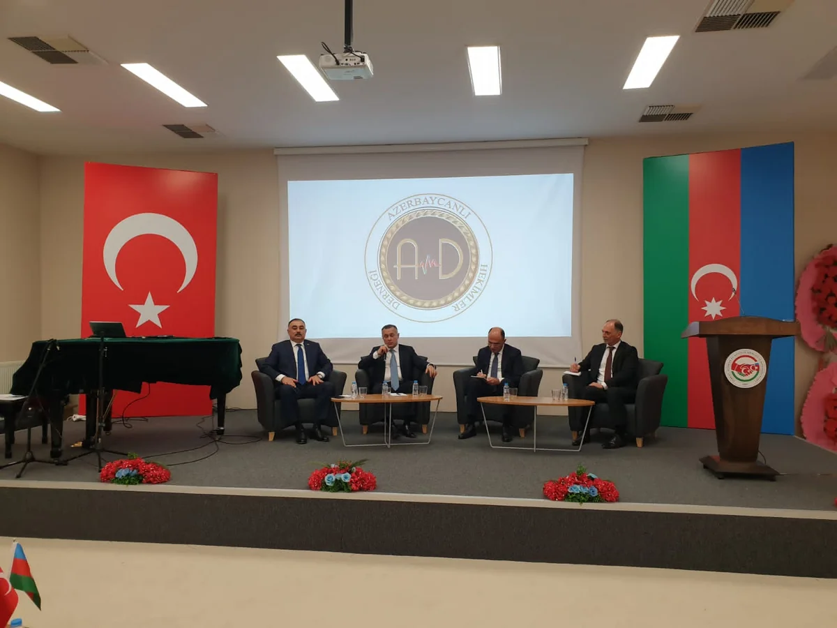 Səhiyyə naziri Türkiyədə işləyən azərbaycanlı həkimlərlə görüşüb