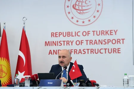 Rəşad Nəbiyev Nəqliyyat və Kommunikasiya Şurasının iclasında iştirak edir