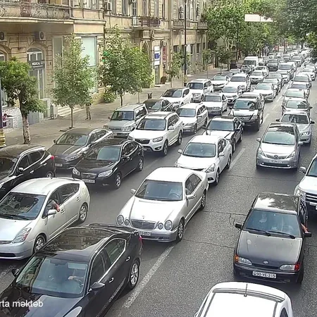 Bakının bir sıra yollarında tıxac yaranıb