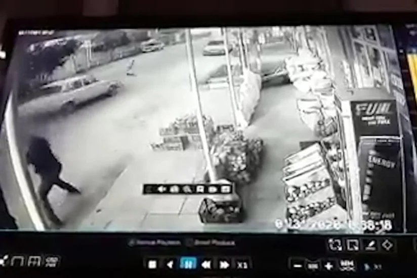 Момент автонаезда на ребенка в Джалилабаде попал на видео