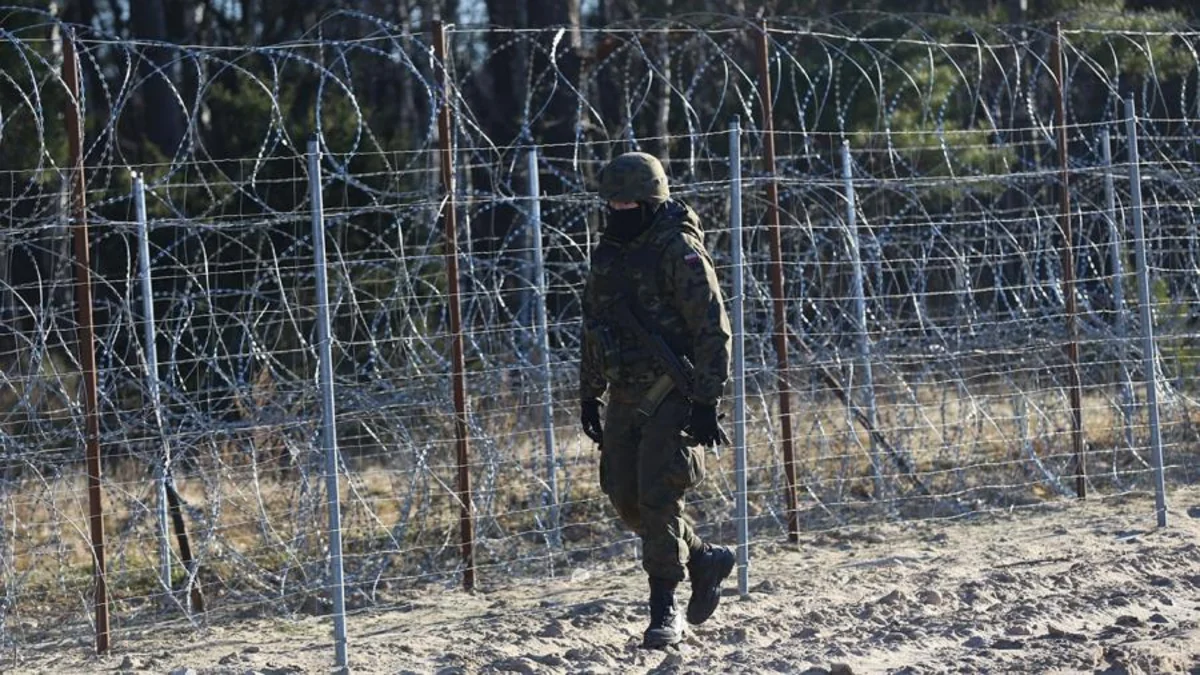 Poland to build electronic fence on border with Russia