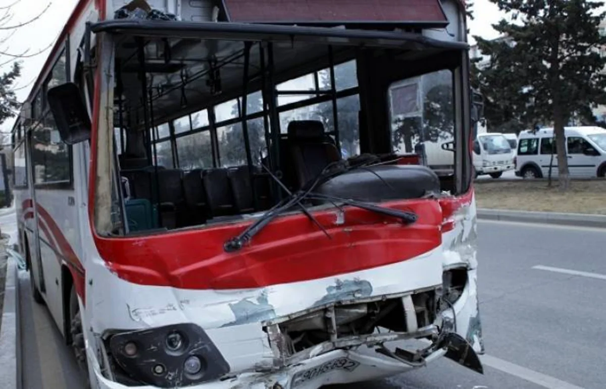 Bakıda TIR-la marşrut avtobusu toqquşub, 6 nəfər xəstəxanaya yerləşdirilib