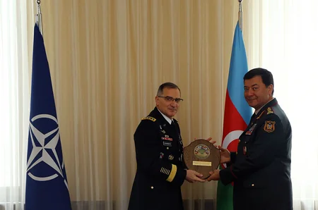 Zakir Həsənov NATO-nun Avropada Müttəfiq Qüvvələrinin Ali Baş Komandanı ilə görüşüb