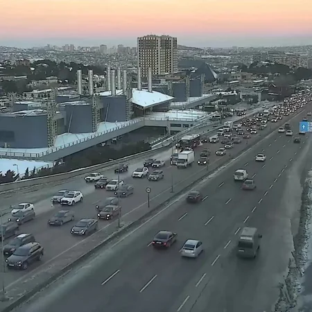 Bakının bəzi yollarında tıxac yaranıb - SİYAHI