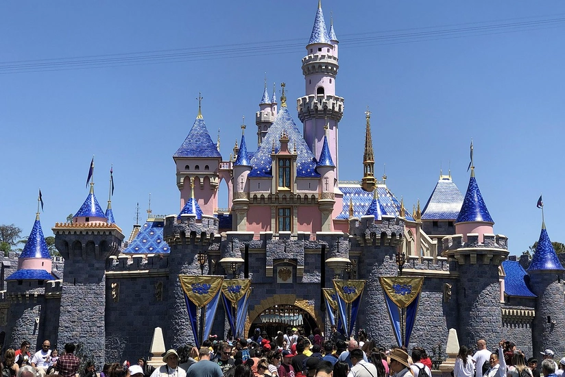 “Disneyland” 28 min işçisini ixtisar edəcək