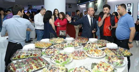 “CinemaPlus”da “Yaraşıqlı, pis, əclaf” filminin Azərbaycan dilində nümayişi keçirilib - VİDEO