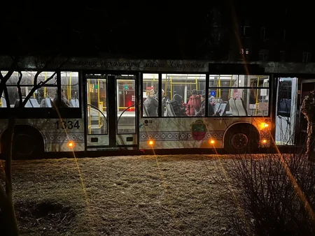 Rusiya Zaporojyedə yaşayış binasını atəşə tutub, 2 nəfər həlak olub