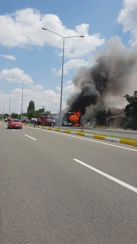 Türkiyədə avtobus yanıb, 5 nəfər ölüb, 17 nəfər yaralanıb