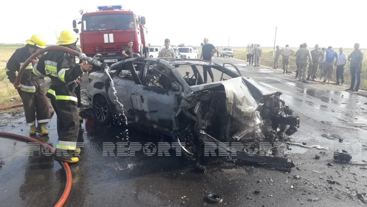 Kürdəmirdə 3 avtomobil toqquşub, onlardan biri yanıb, 5 nəfər xəsarət alıb