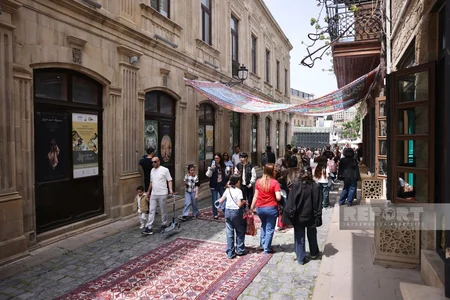 Baku hosts International Carpet Festival