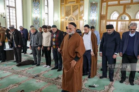 Prayers read in Azerbaijani mosques for plane crash victims