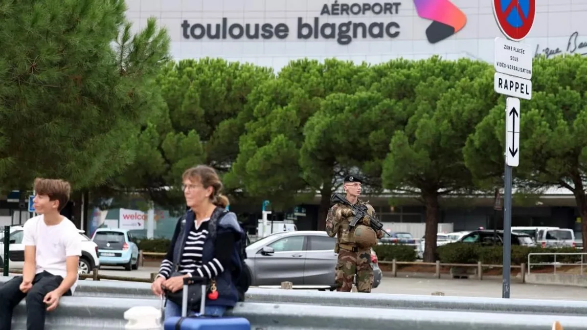Eight airports in France receive another bomb threat