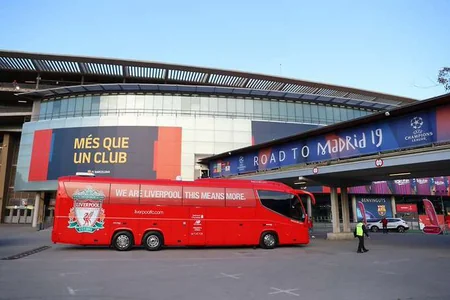 Автобус Ливерпуля застрял в тоннеле на стадионе, где состоится финал Лиги чемпионов