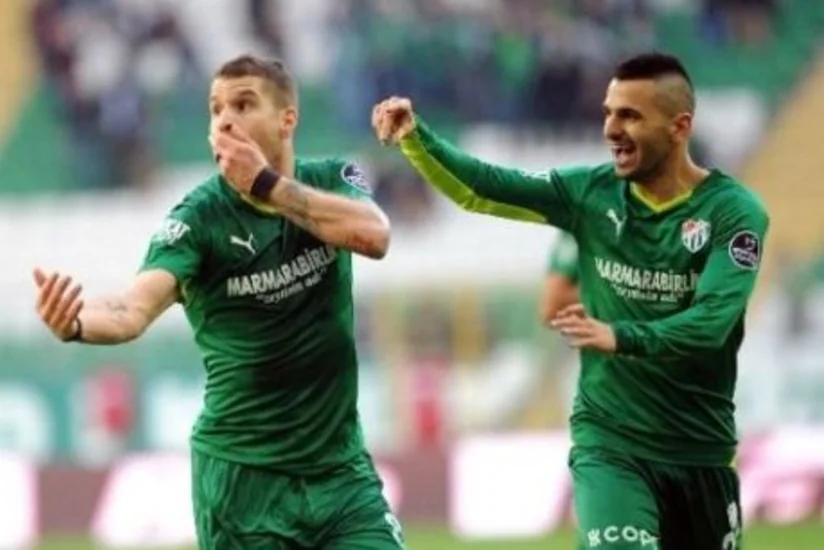 Bursaspor rəhbərliyi Azərbaycan yığmasının futbolçusunu bağışlayıb