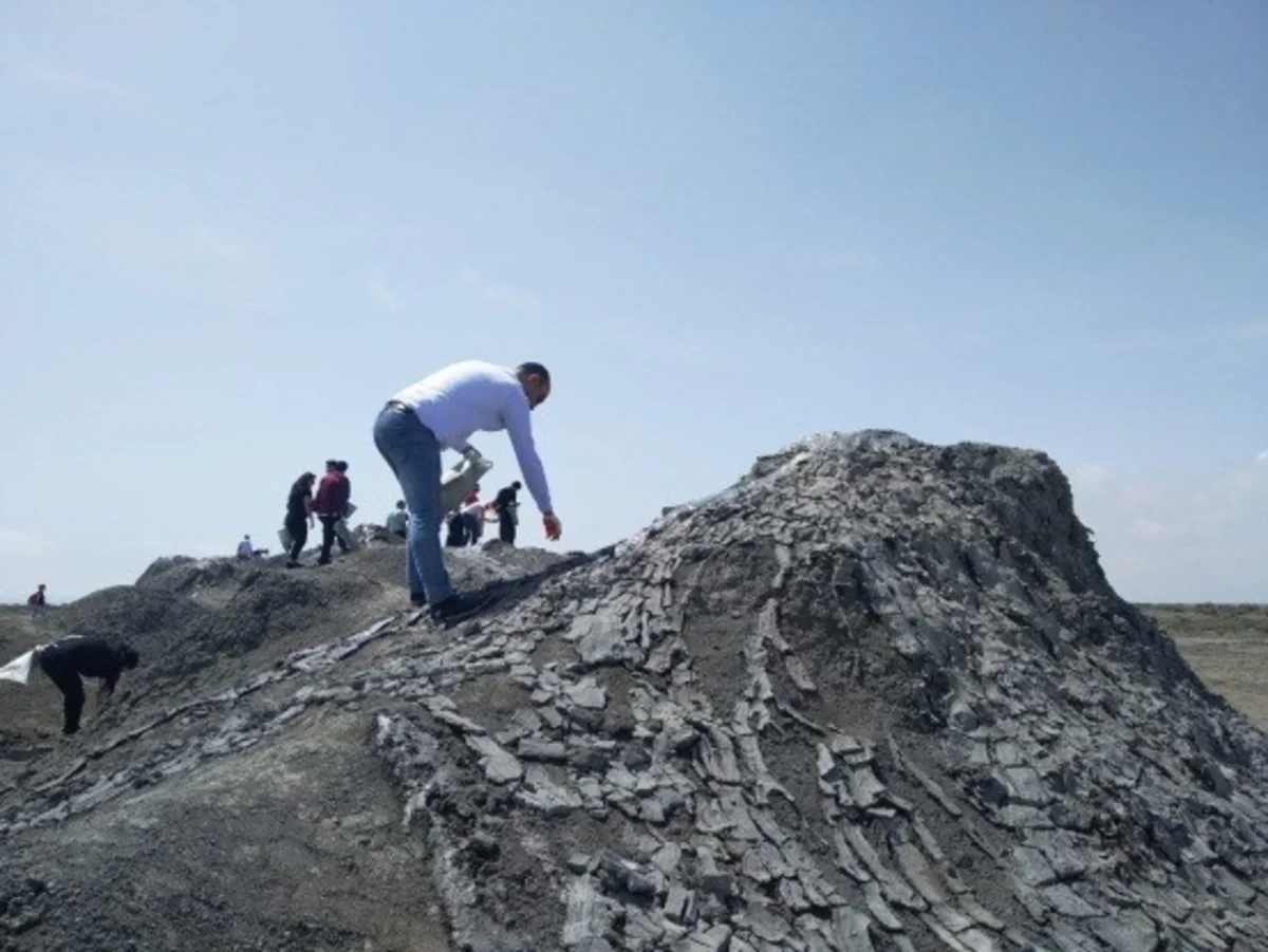 Daşgil palçıq vulkanı ərazisində iməcilik keçirilib