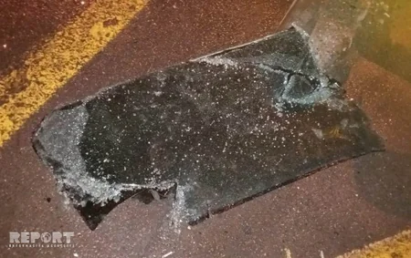 Hava limanı yolunda iki maşın toqquşub - VİDEO