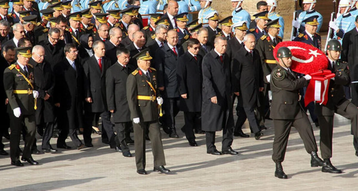 Turkish state officials commemorate 92nd republic anniversary