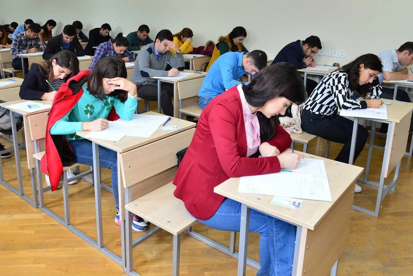 Orta məktəblərin yuxarı sinifləri və universitetlər açılır