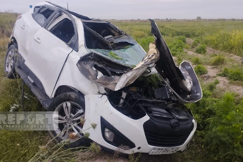 В Кюрдамире водитель получил травмы при опрокидывании автомобиля