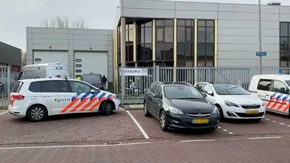 Amsterdamda daha bir bombalı məktub partlayıb