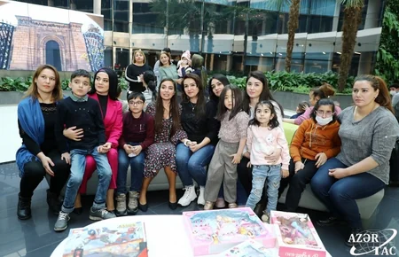 Leyla Əliyeva ixtioz, kəpənək və immundefisit xəstəliyindən əziyyət çəkən uşaqlarla görüşüb