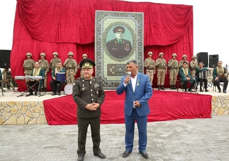 Xalqla Ordu əl-ələ devizi altında kütləvi vətənpərvərlik bayramı keçirilib