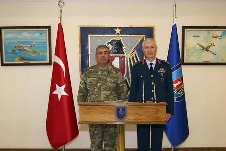 Zakir Həsənov Türkiyənin Baş Qərargah rəisi ilə hərbi əməkdaşlığın inkişafını müzakirə edib