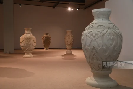 YARAT rəssam Aydan Salahovanın “Sükutun səsləri” adlı fərdi sərgisini təqdim edir
