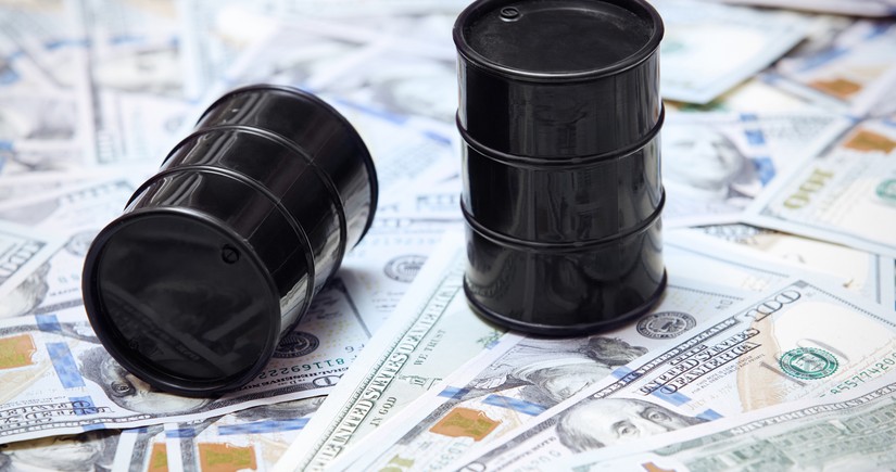 Цены на нефть подешевели на 3-4%