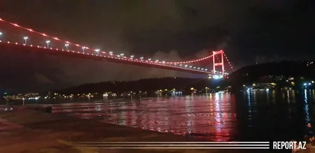İstanbulun körpüləri Azərbaycan bayrağının rəngləri ilə işıqlandırıldı