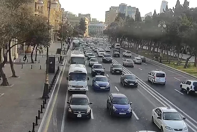 Bakının bir sıra yollarında tıxac yaranıb