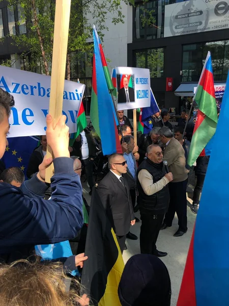 Azərbaycanlılar Brüsseldə Prezidentə dəstək aksiyası keçirib