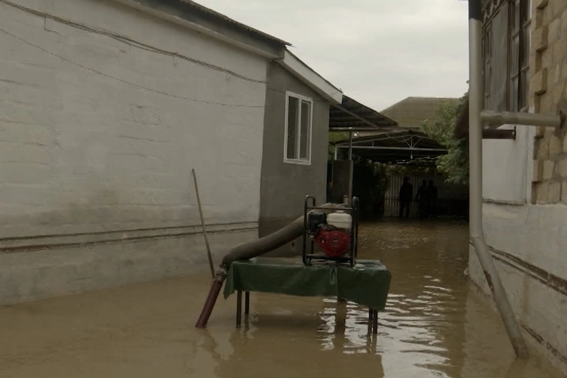 В Гаджигабуле после ливней затопило сотни домов
