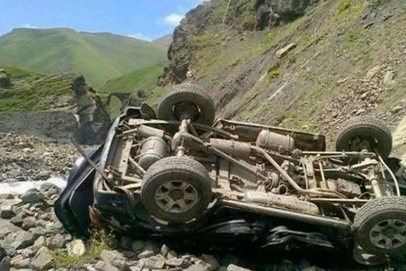 В Габале автомобиль скатился в овраг, есть погибший