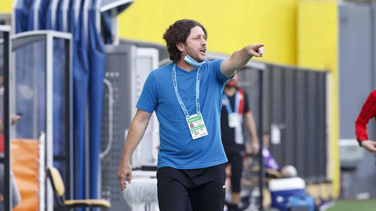 Türkiyə millisinin sabiq hücumçusu Namik Ələskərovun baş məşqçisi olub