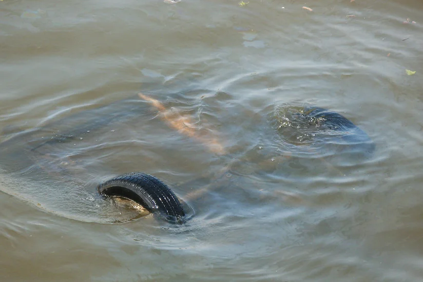 В Сабирабаде автомобиль упал в водоканал, есть погибшие