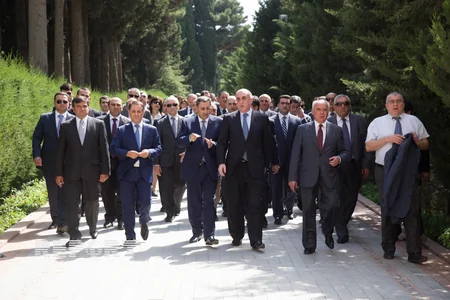 XİN rəhbərliyi Fəxri xiyabanı və Şəhidlər xiyabanını ziyarət ediblər - FOTO