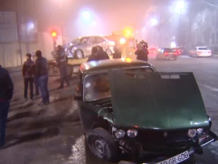 Gəncədə iki nəfərin yaralanması ilə nəticələnən yol-nəqliyyat hadisəsi baş verib - FOTOLAR