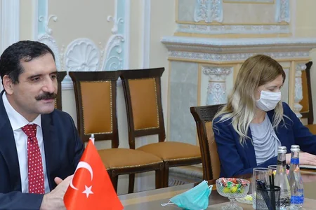 Kamran Əliyev Türkiyənin ölkəmizdəki səfiri ilə görüşdü